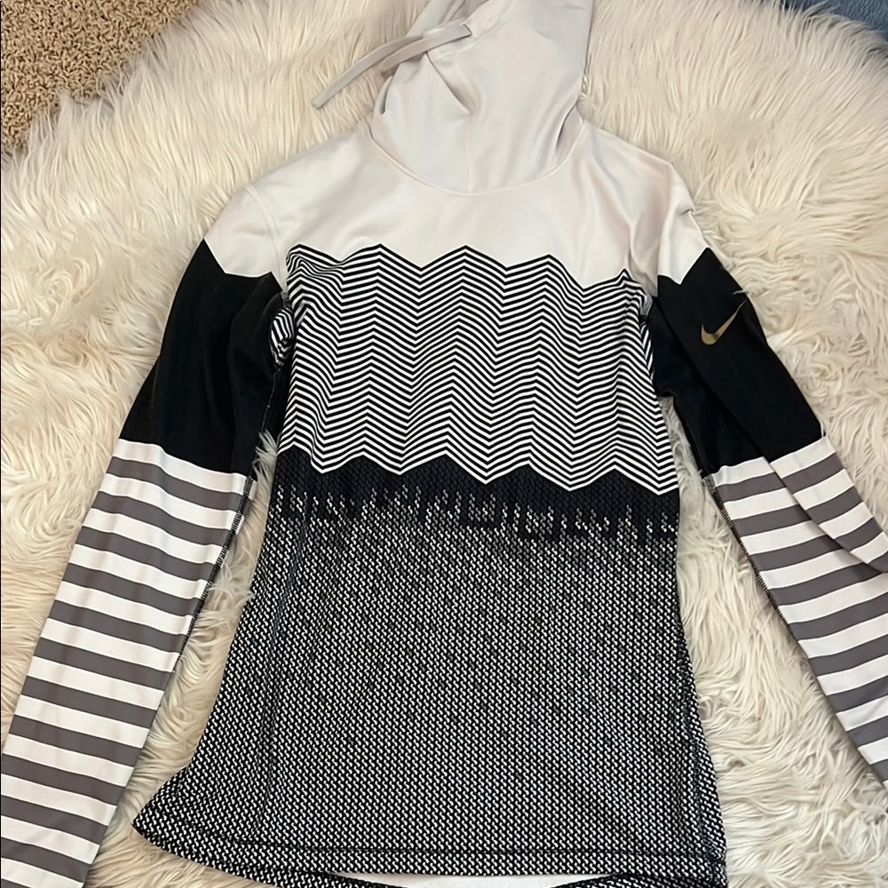 Nike Women's Black and White Patterned Hoodie